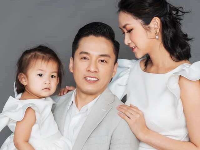Gia đình hạnh phúc với vợ Yến Phương và con gái nhỏ