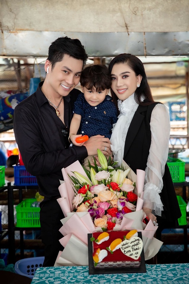 Gia đình hạnh phúc của Lâm Khánh Chi và Phi Hùng