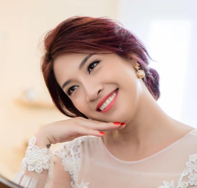 Pha Lê là một nữ ca sĩ sở hữu giọng hát nội lực nhưng lại chỉ có sự nghiệp ổn định, không quá thành công