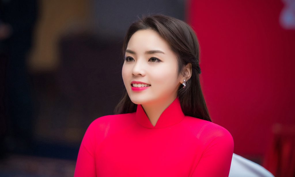 Kỳ Duyên bị chê kém sắc khi đăng quang Hoa hậu Việt Nam 2014