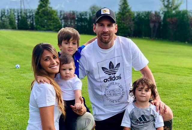 Hình ảnh Messi hạnh phúc cùng vợ và 3 cậu con trai