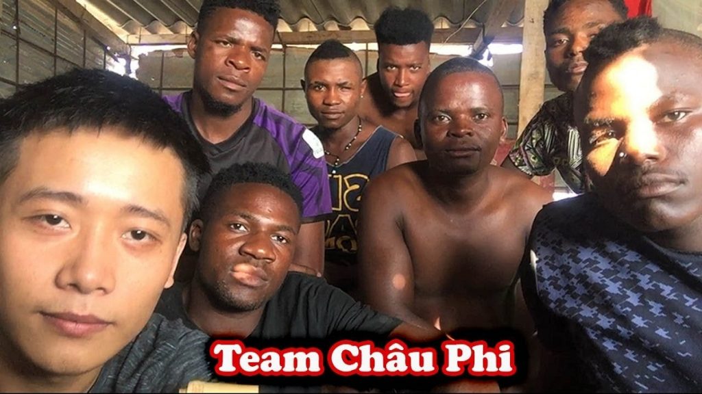 Hình ảnh Quang Linh Vlog và những người bạn da đen của mình